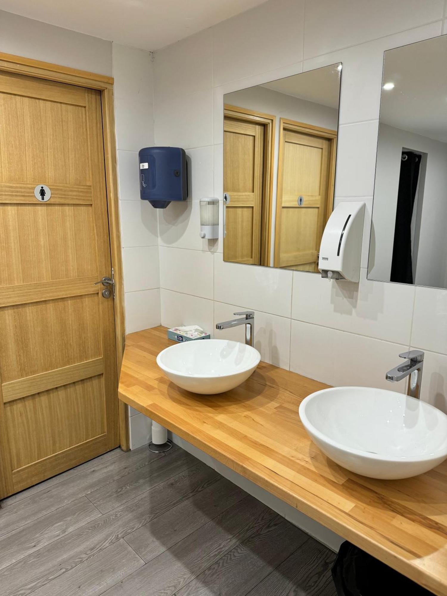 Worldroom Chambre Privee Avec Espace Commun Perpignan Exterior photo